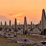 Charming Coastal In Апартаменты *