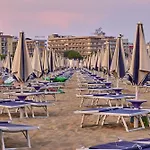 Charming Coastal In Апартаменты *