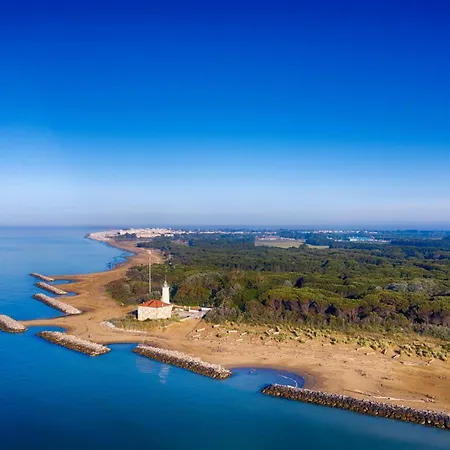 Charming Coastal In 아파트 비비오네
